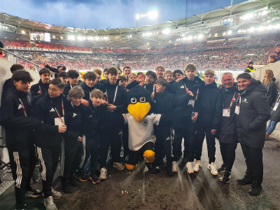 TV Nellingen - Jungs als Fahnenträger beim WM-Vorbereitungsspiel